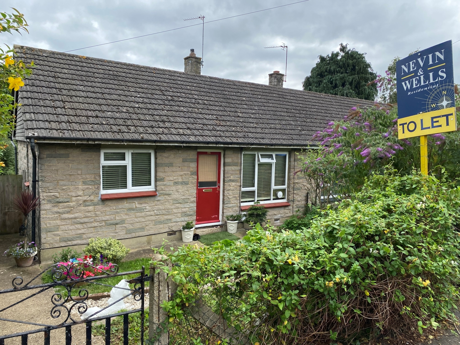 84 Spring Rise, Egham Nevin And Wells